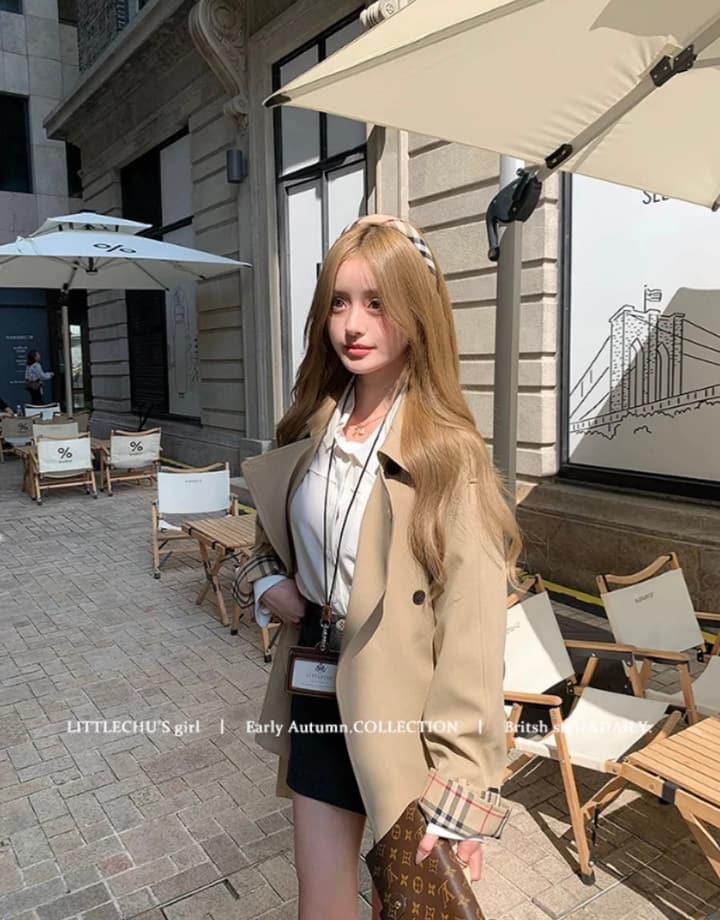 Burberry Short Trench Coat in Short Khaki Trench Coat