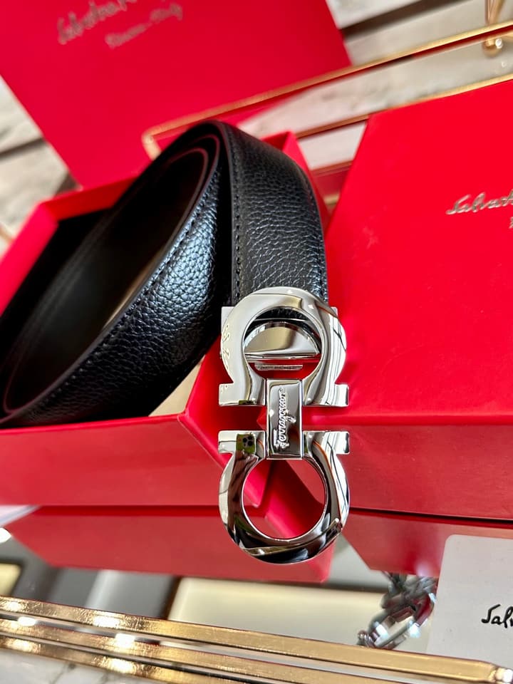 Ferragamo Leather Belt in Black Patent H-buckle