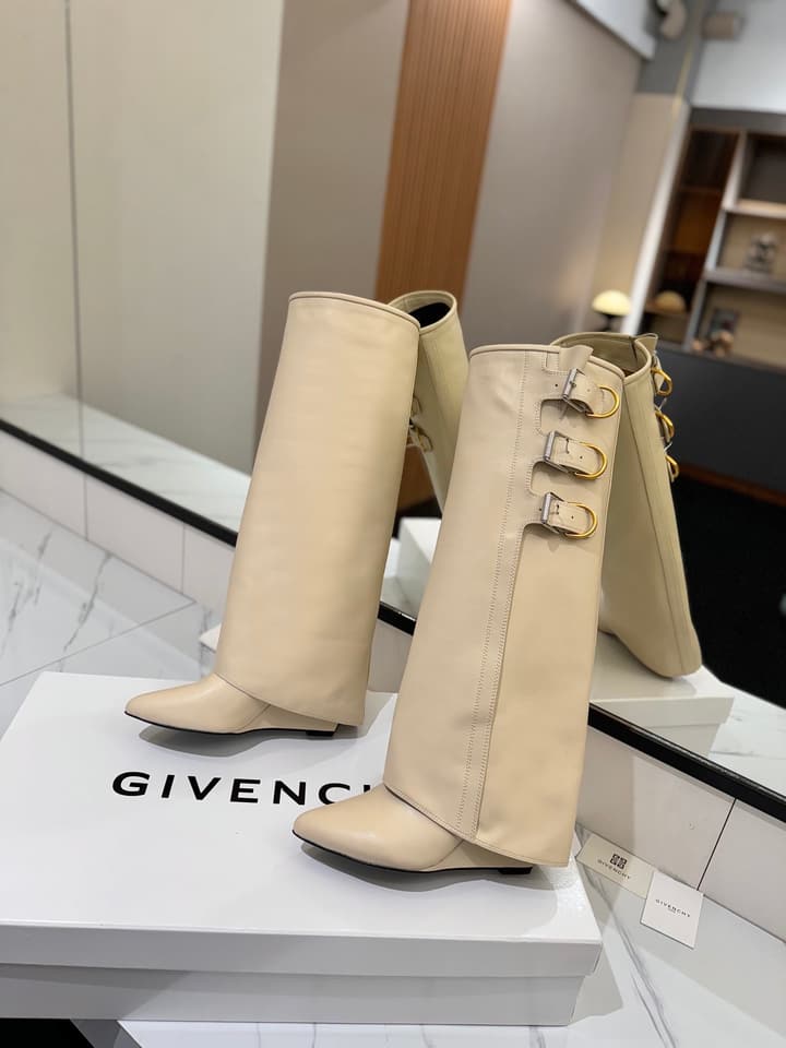 Givenchy Lock Detail Knee-High Boots – 2024 Spring/Summer Collection in Black