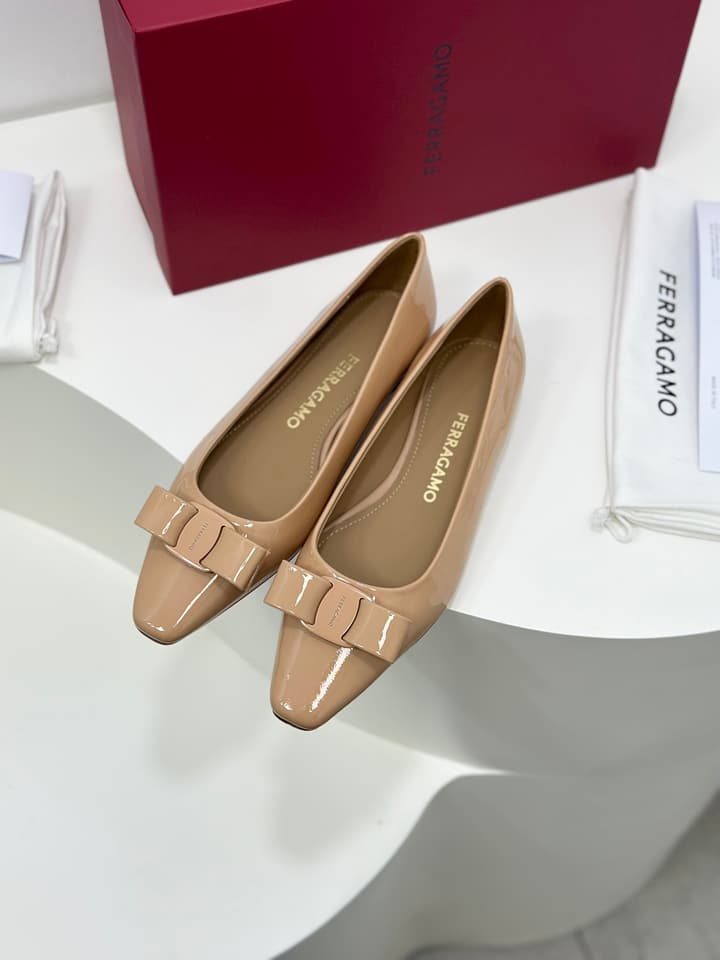 Ferragamo Vara Patent Leather Square Toe Pumps in Black Patent Leather (1cm Heel)