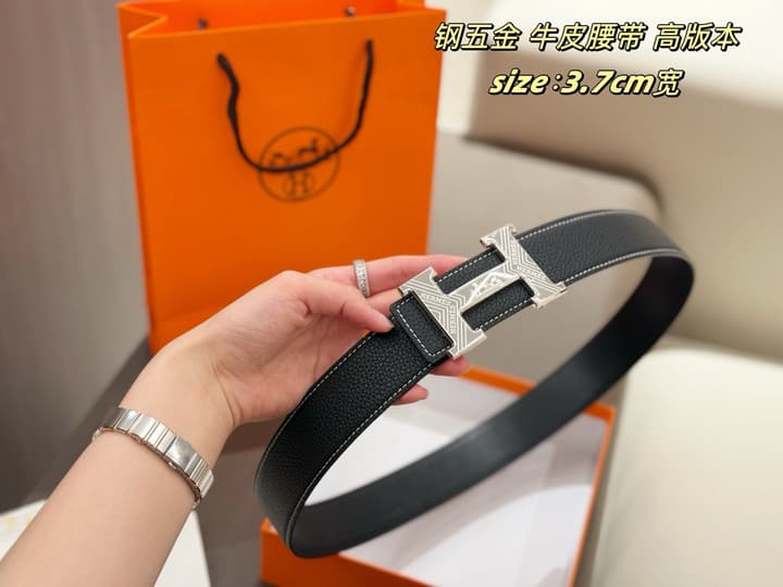 Hermès Men's Classic Leather Belt with Steel Hardware in Gold