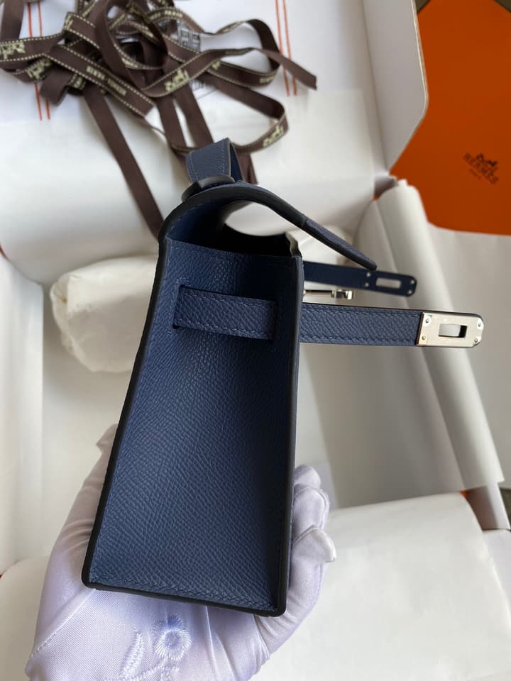 Hermès Kelly Mini Handbag in Black Gold Hardware