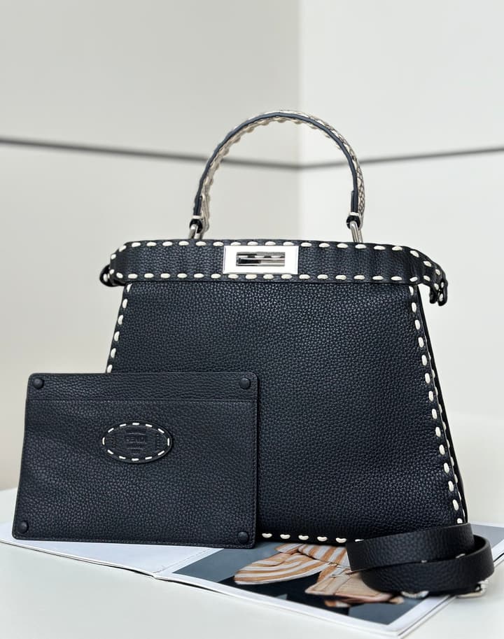 Fendi Peekaboo Medium Handbag in Black Leather With Contrast Stitching And Snakeskin Handle