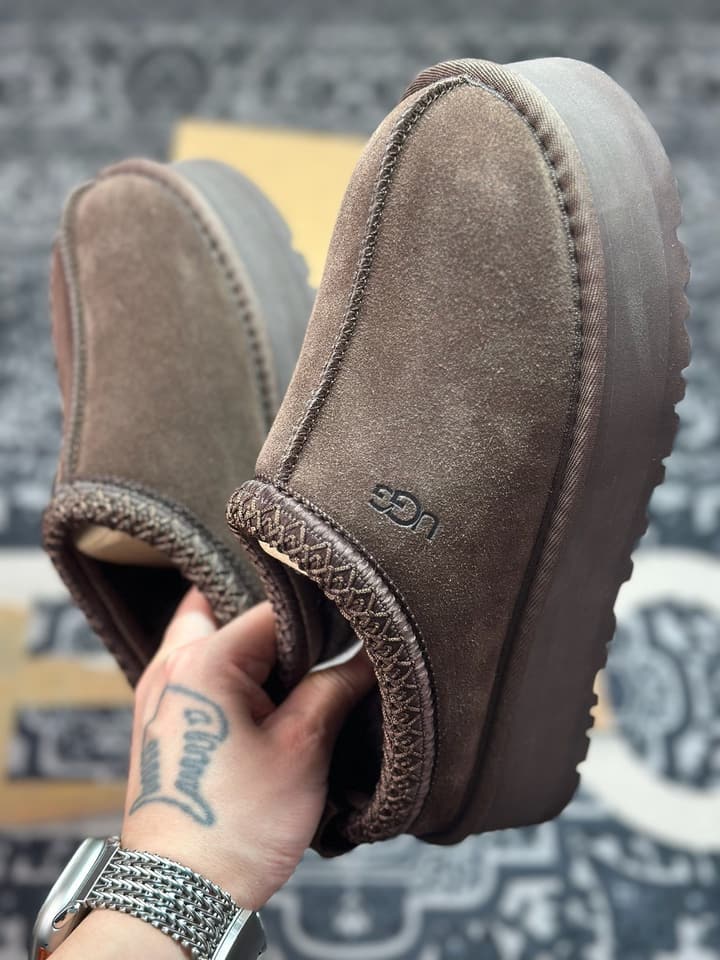 UGG Tazz Winter Platform Snow Boots in Taupe Suede Platform Slipper