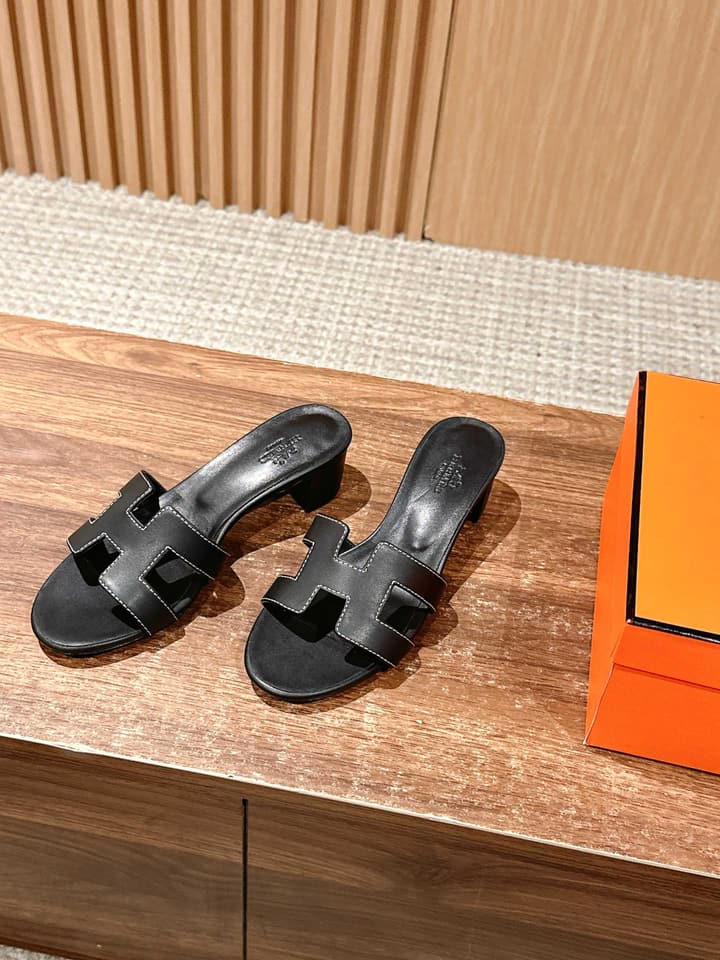 Hermès Classic H-Logo Chunky Heel Sandals in Black Leather