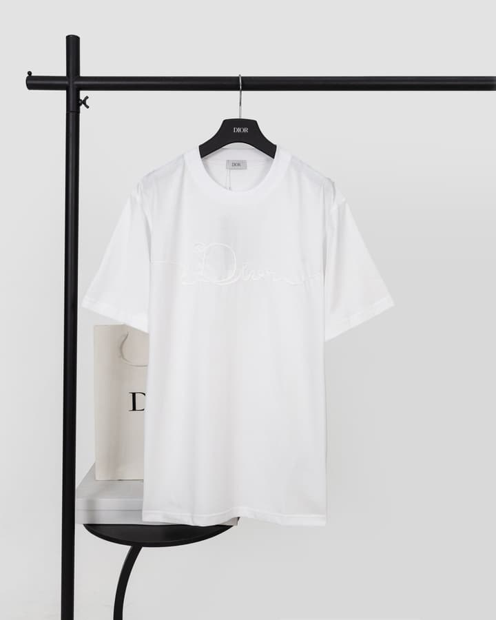Dior Ribbon Logo Short-Sleeved T-Shirt – 2026 Spring Collection in Dark Grey