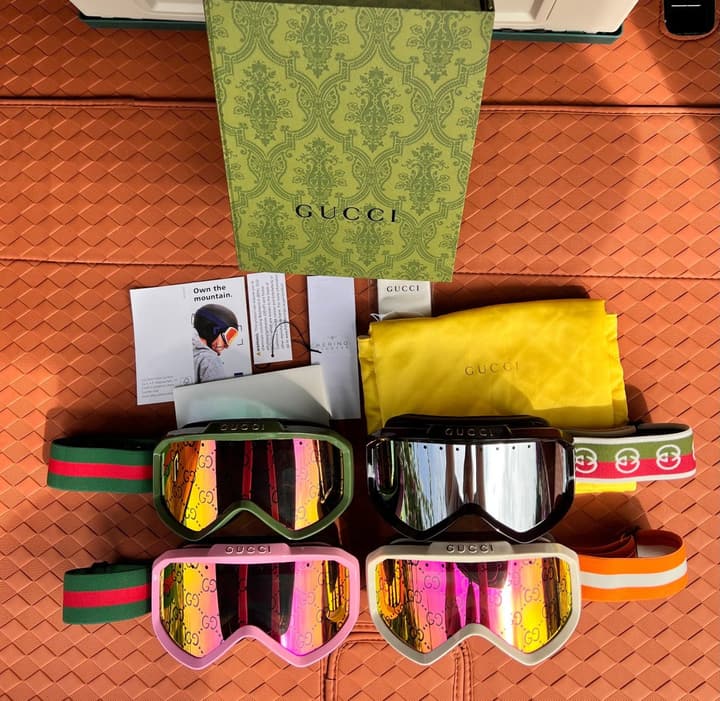 Gucci Luxury Ski Goggles in Black Frame Gucci Stripe