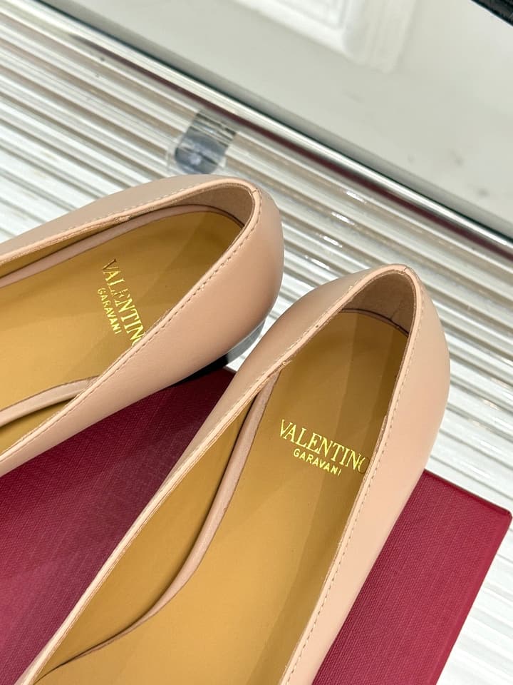 Valentino VLogo Metal Buckle Ballet Flats – 25FW in Charcoal