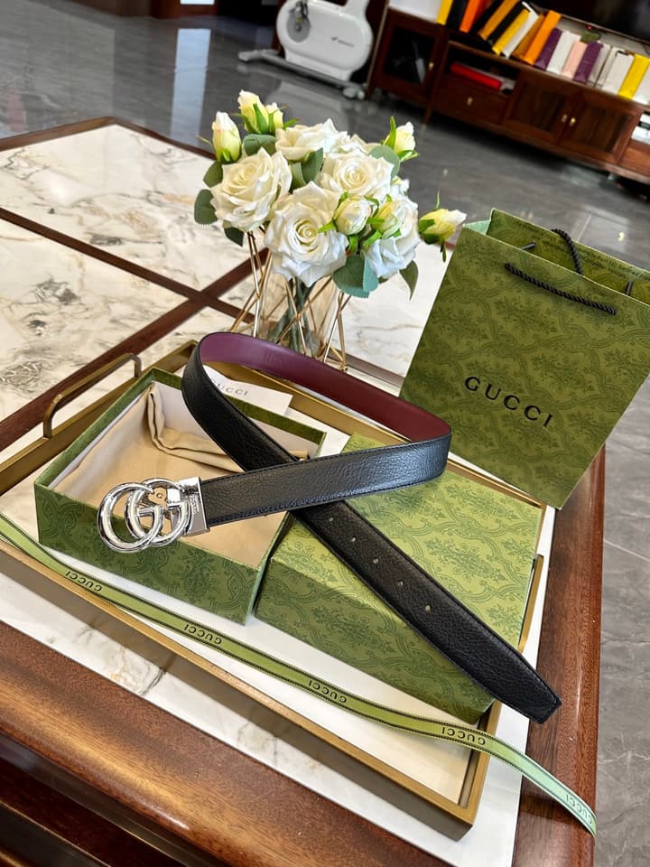 Gucci Leather Belt with Original Brass Buckle in Black Leather With Gold Buckle