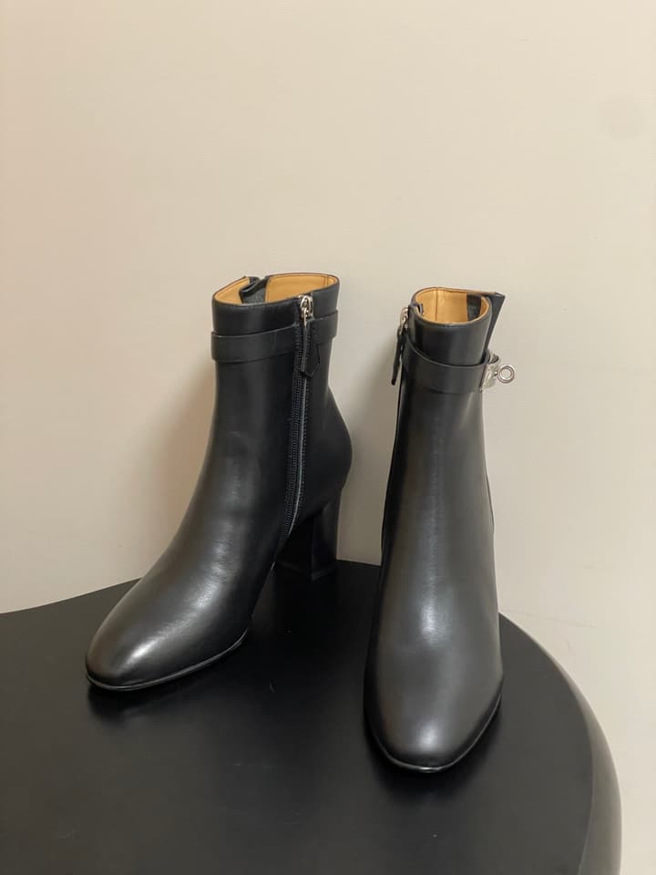 Hermès Saint Germain Kelly Buckle Ankle Boots – 25FW in Black