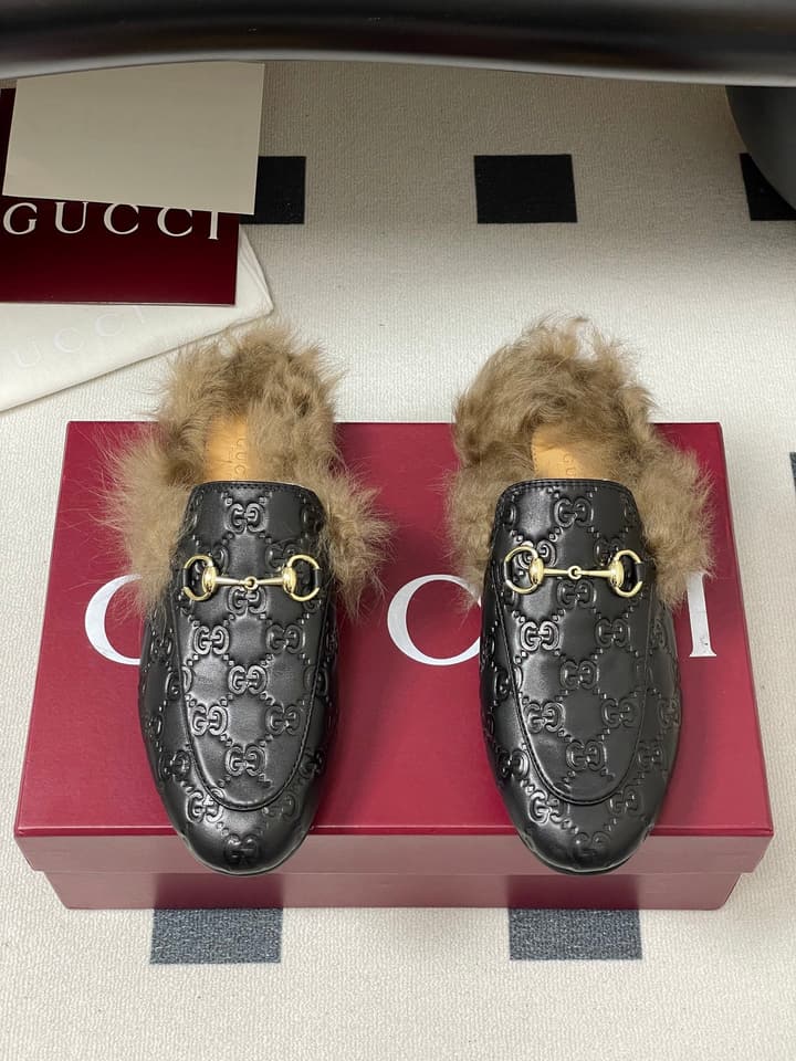 Gucci Princetown Classic Wool Mules – 2025 Fall Latest Edition in Black Croc Embossed Leather