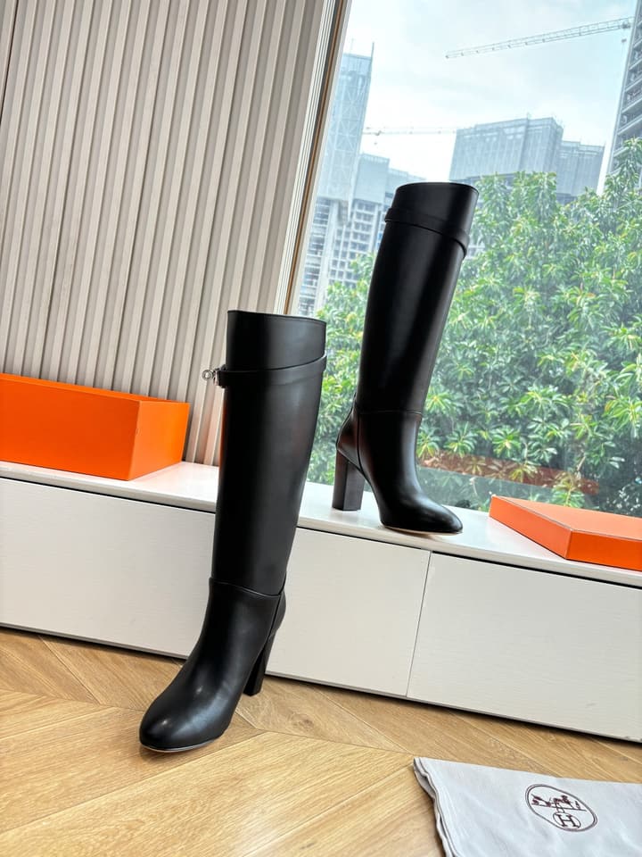 Hermès Classic Knee-High Boots – 2025FW in Assorted Buckle Riding Boots Display
