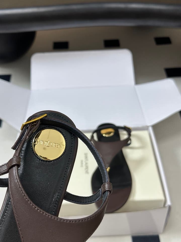 Saint Laurent Classic YSL Logo Flat Sandals – Spring/Summer Collection – 26S in Black