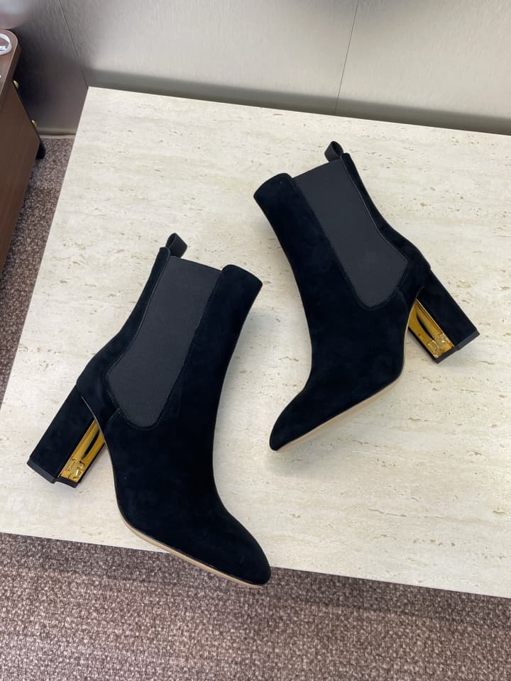 Dior D-Art Chunky Heel Chelsea Ankle Boots – 2025FW in Black Suede