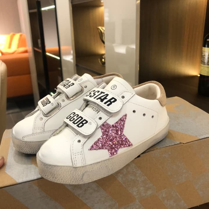 Golden Goose Kids Distressed Sneakers – Kids Collection in White With Black Heel And Grey Star