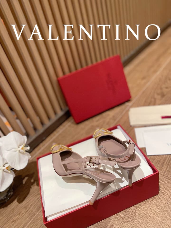 Valentino VLogo Signature Leather Pumps – 2022 Collection in Glossy Black With Red Lining