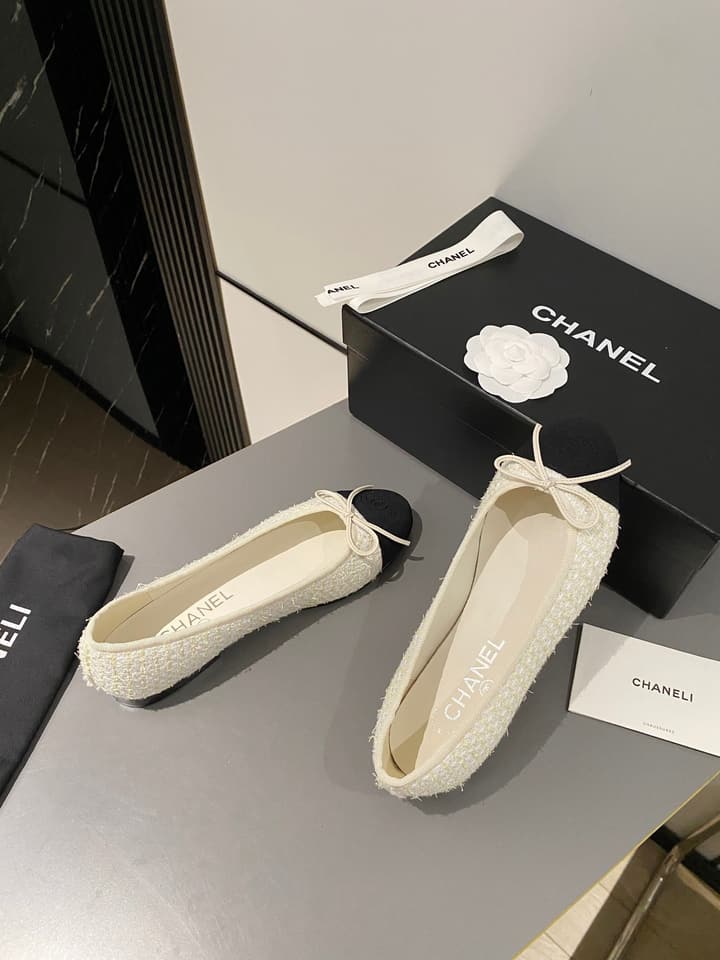 Chanel Classic Ballet Flats in Fuchsia Embossed