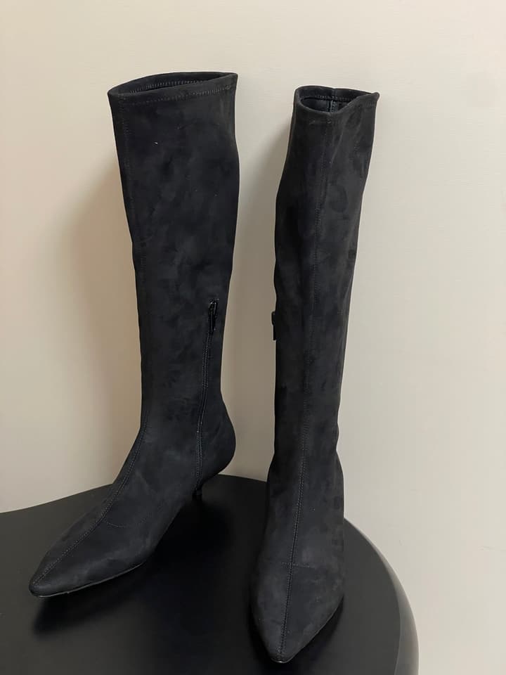 The Row Elastic Kitten Heel Boots – 2025 Fall Collection in Black Suede 3cm Heel