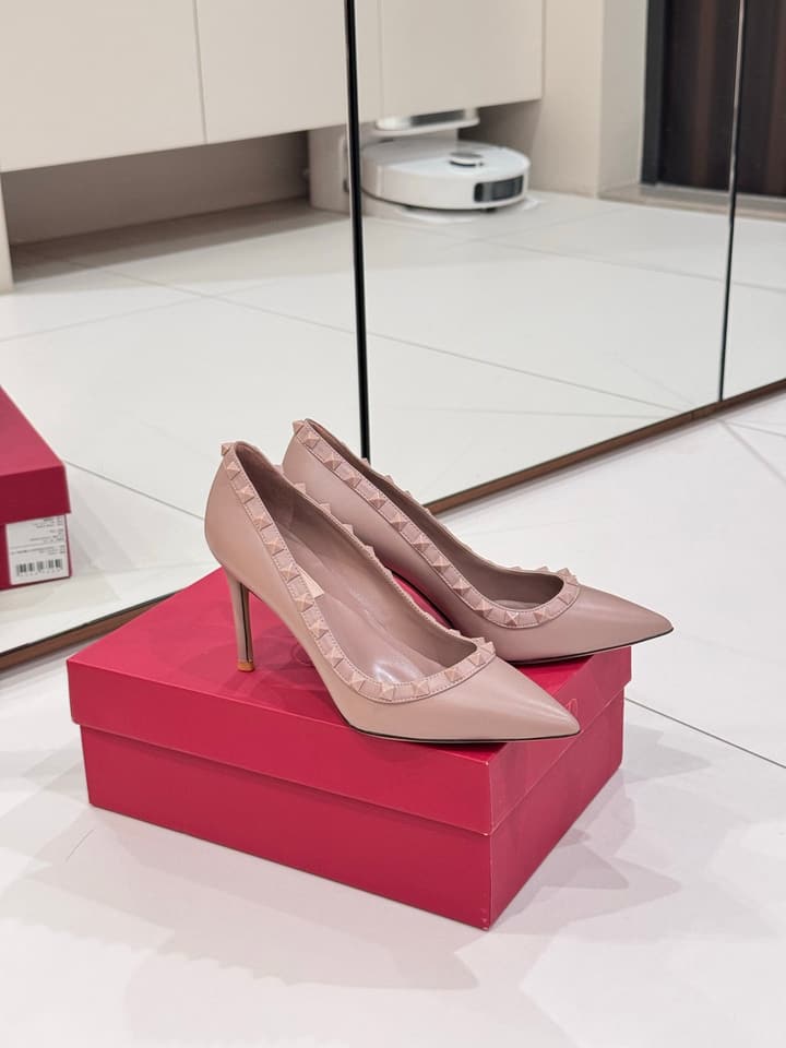 Valentino Classic High-Heel Pumps in Nude Pink Studded