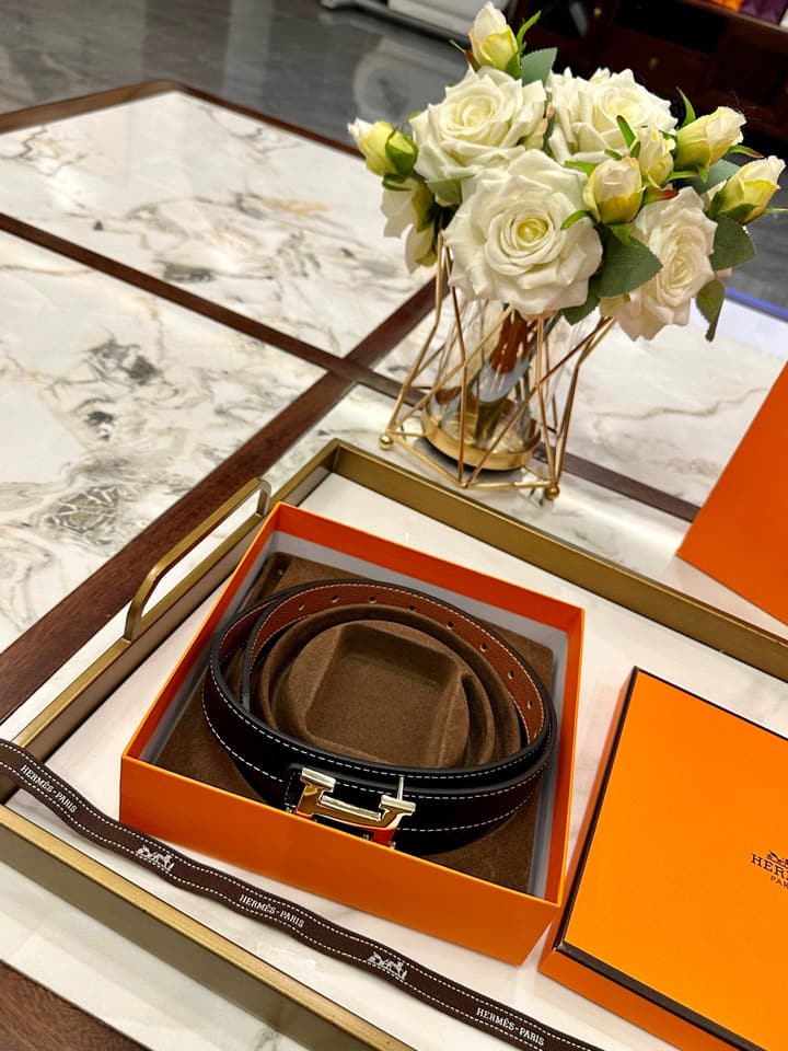 Hermès Classic Leather Belt – 2.5cm in Tan Textured With Polished Gold Buckle