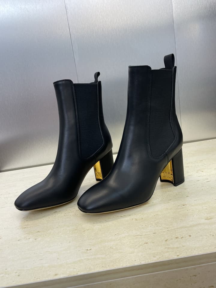Dior D-Art Chunky Heel Chelsea Ankle Boots – 2025FW in Black Suede