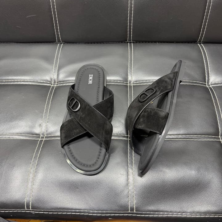 Dior Men's Pebbled Leather and Suede Slides – Spring/Summer Collection 2025 in Black Pebbled Leather Cross Strap