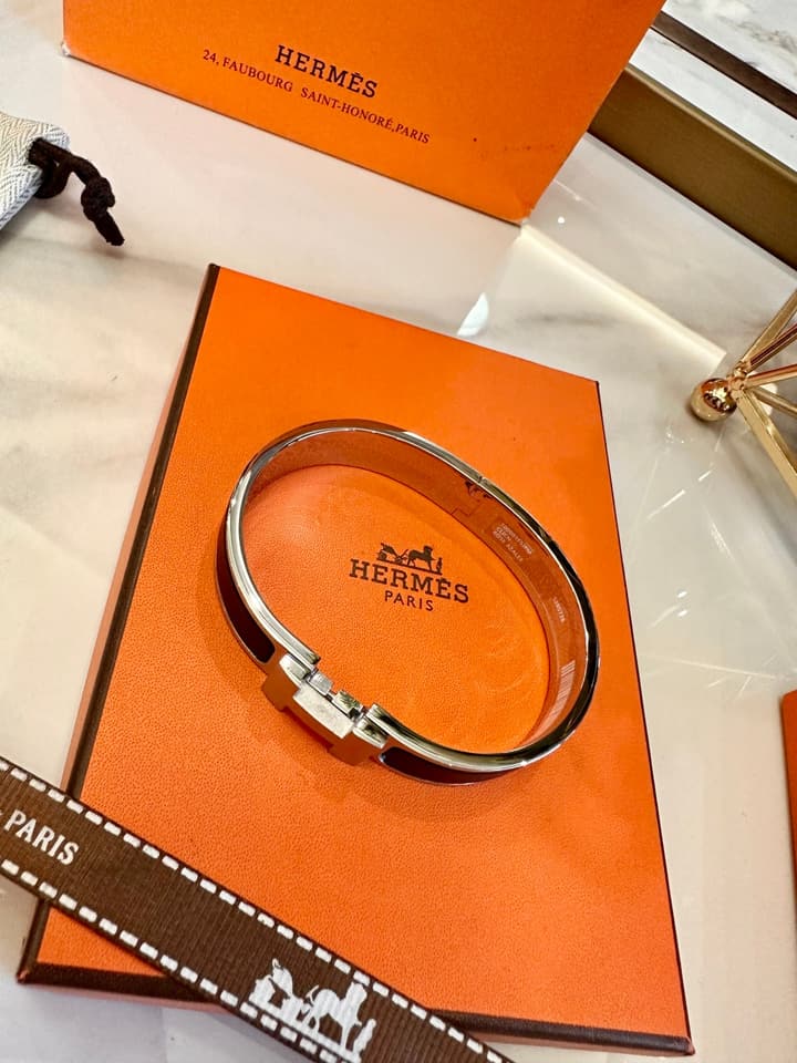 Hermès H-Letter Oval Enamel Bracelet – 2024 Collection in Gold
