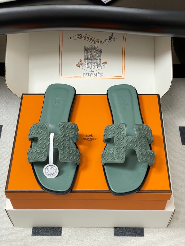 Hermès Oran Woven Suede Sandals – 2025 Collection in Black Leather