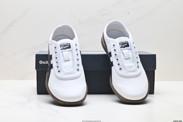 Onitsuka Tiger TSUNAHIKI Slip-On Casual Sneakers in Cream With Navy Stripes