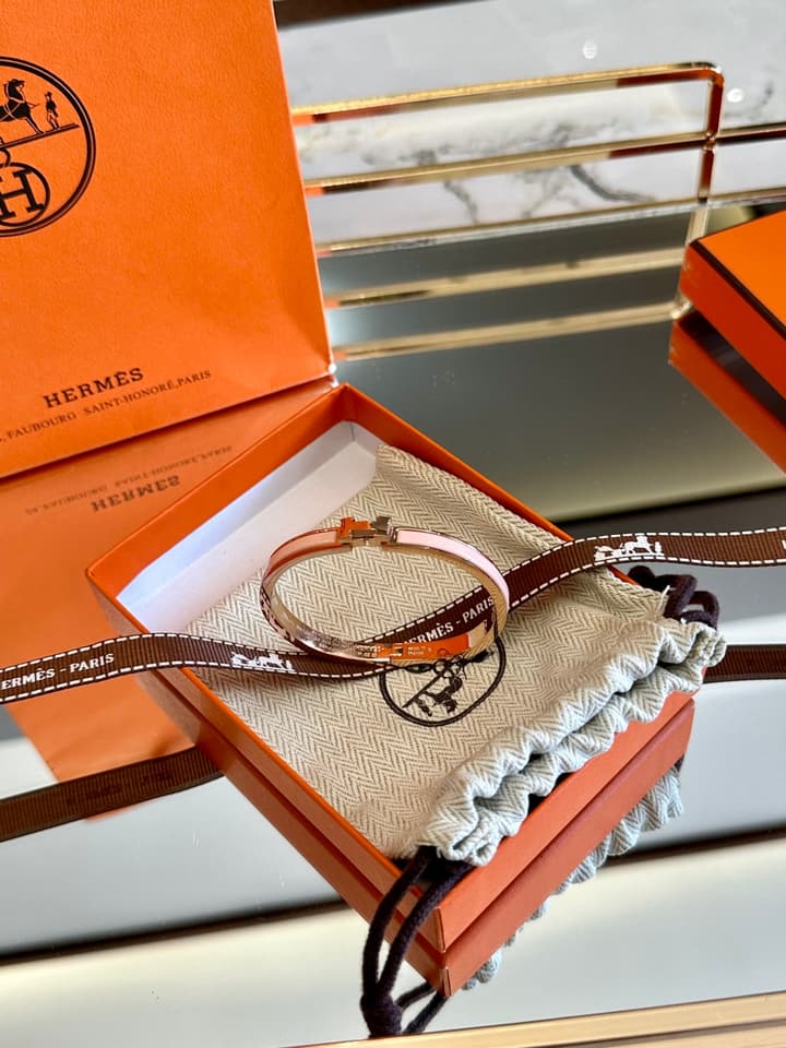 Hermès H-Letter Oval Enamel Bracelet