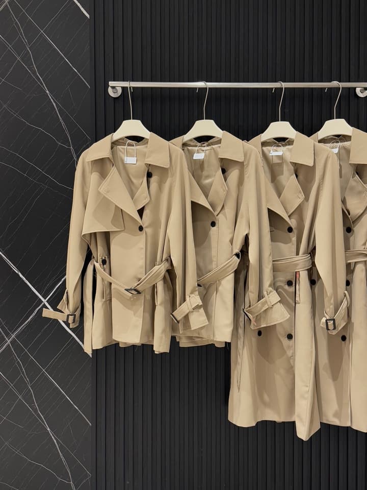 Burberry Short Trench Coat in Short Khaki Trench Coat