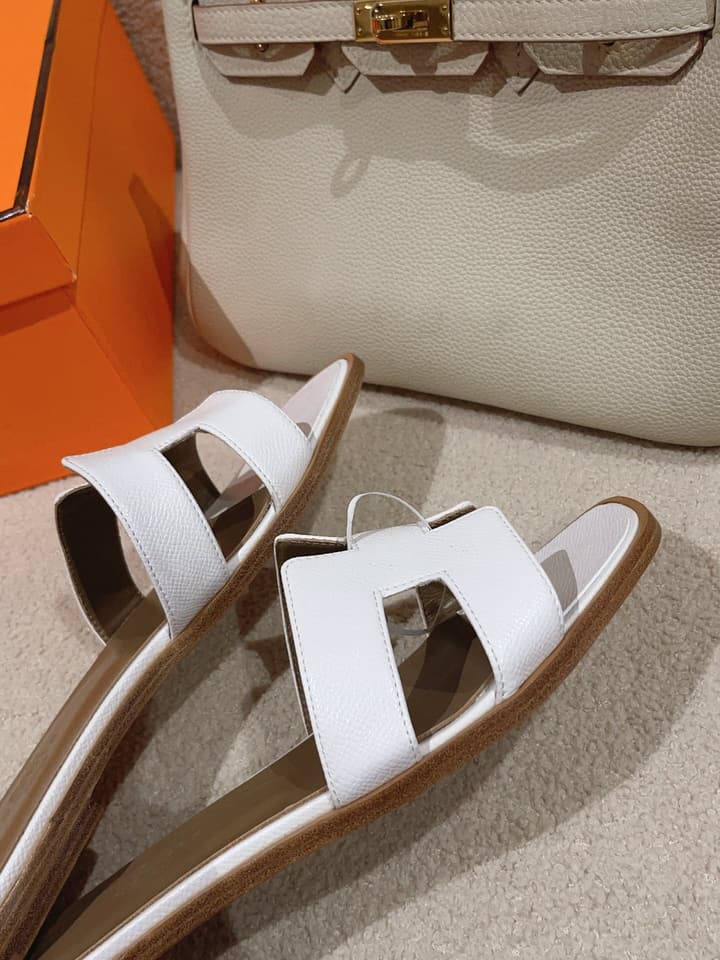 Hermès Oasis H Flat Sandals in Taupe Strap
