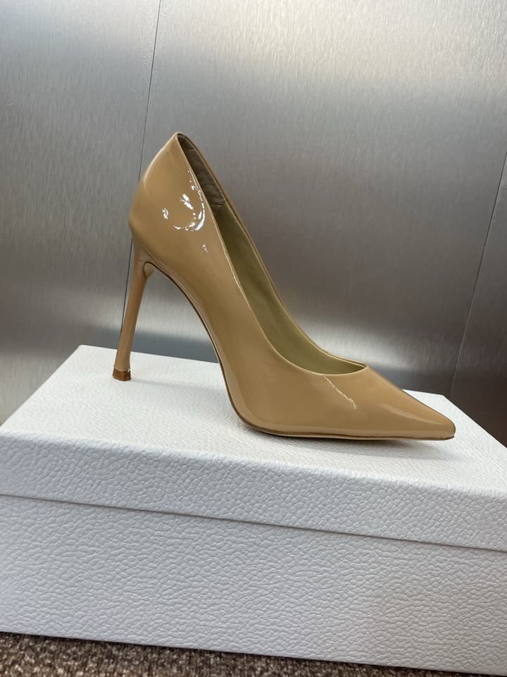 Dior CD Logo Pointed Toe Pumps – 2025 Spring/Summer Haute Couture Collection in Shiny Black Flat