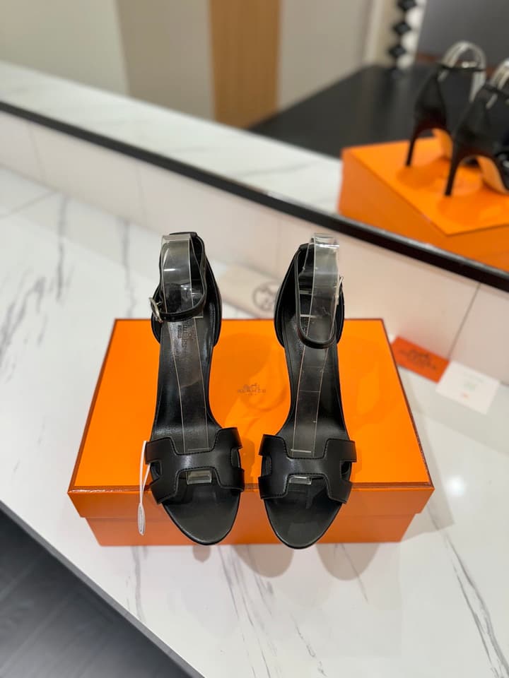 Hermès Classic Smooth Cowhide Pumps – 9cm in Caramel Brown
