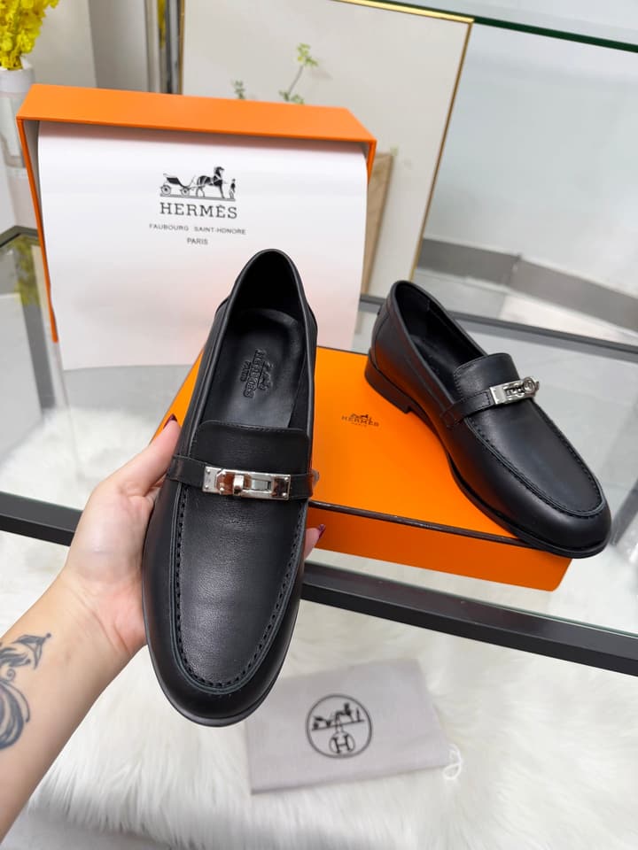 Hermès Classic Leather Sole Sandals in Black Smooth