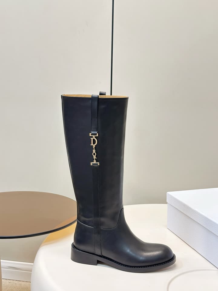 Dior Chain-Embellished Leather Riding Boots – 26FW