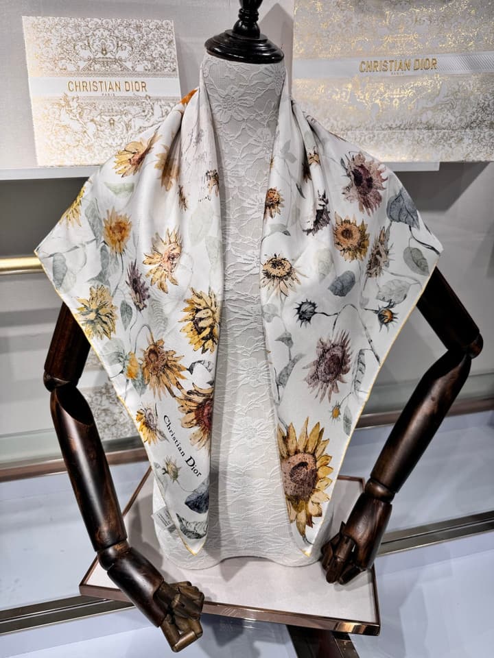Dior Daisy Reversible Silk Twill Scarf – 2025 Spring Collection