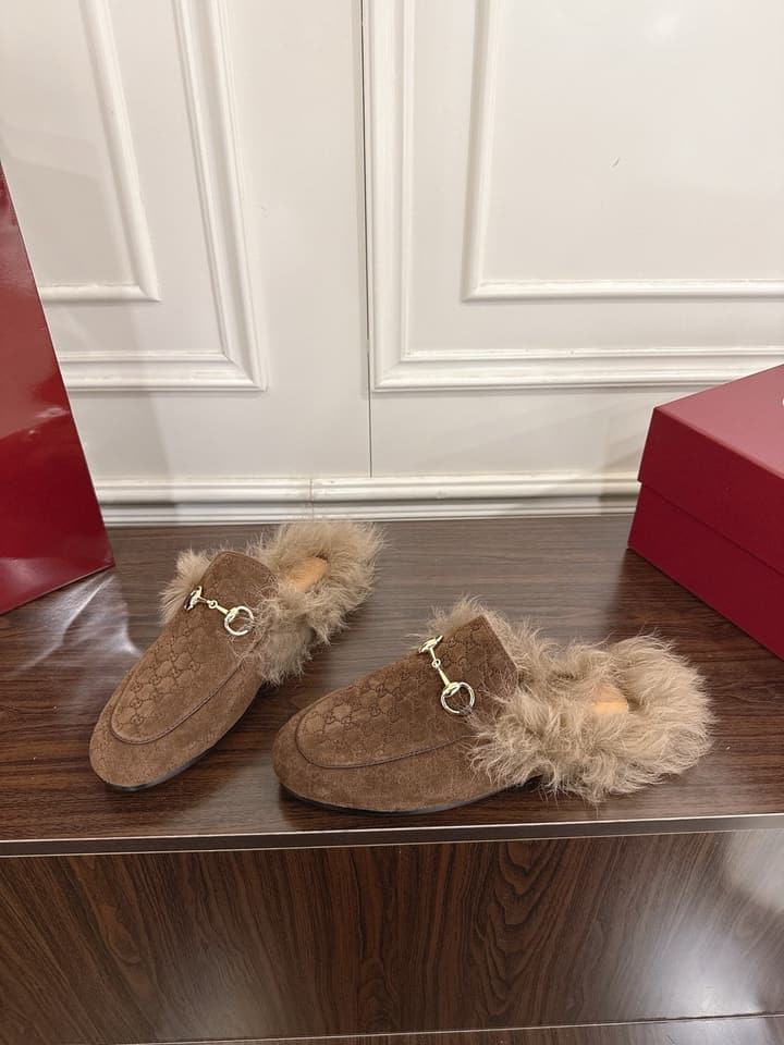 Gucci Tuscan Wool Loafers – Autumn/Winter Must-Have in Beige Gg Monogram With Tan Fur