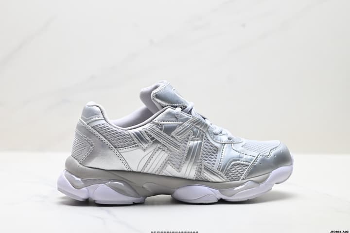 Onitsuka Tiger ULTI RS TIGRUN Low-Top Sneakers in Metallic Silver And White