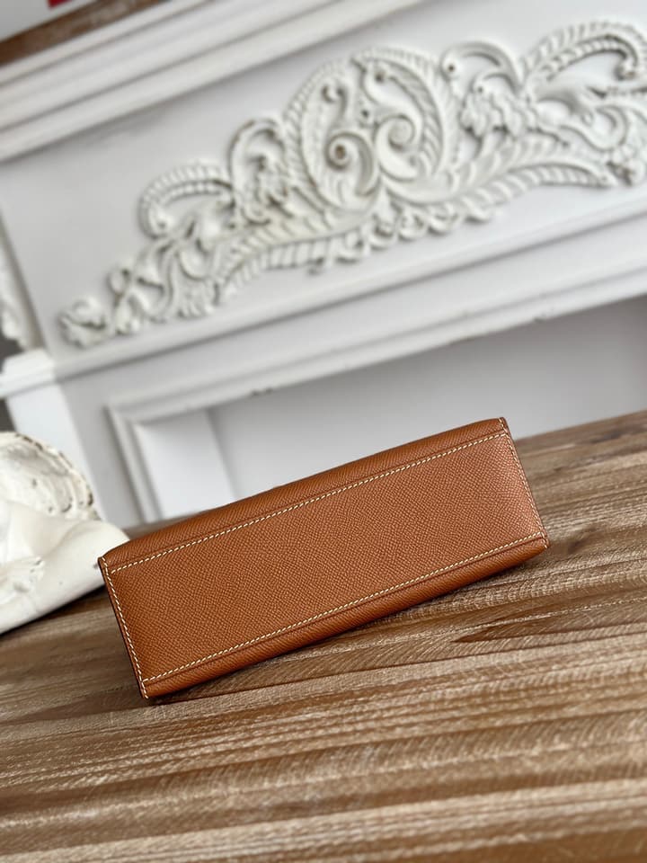 Hermès Kelly Mini Handbag in Black Gold Hardware