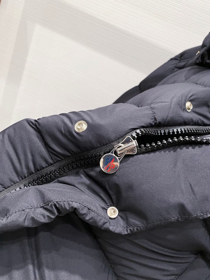 Moncler Maya 70 Matte Down Jacket – 2025 in Classic Black