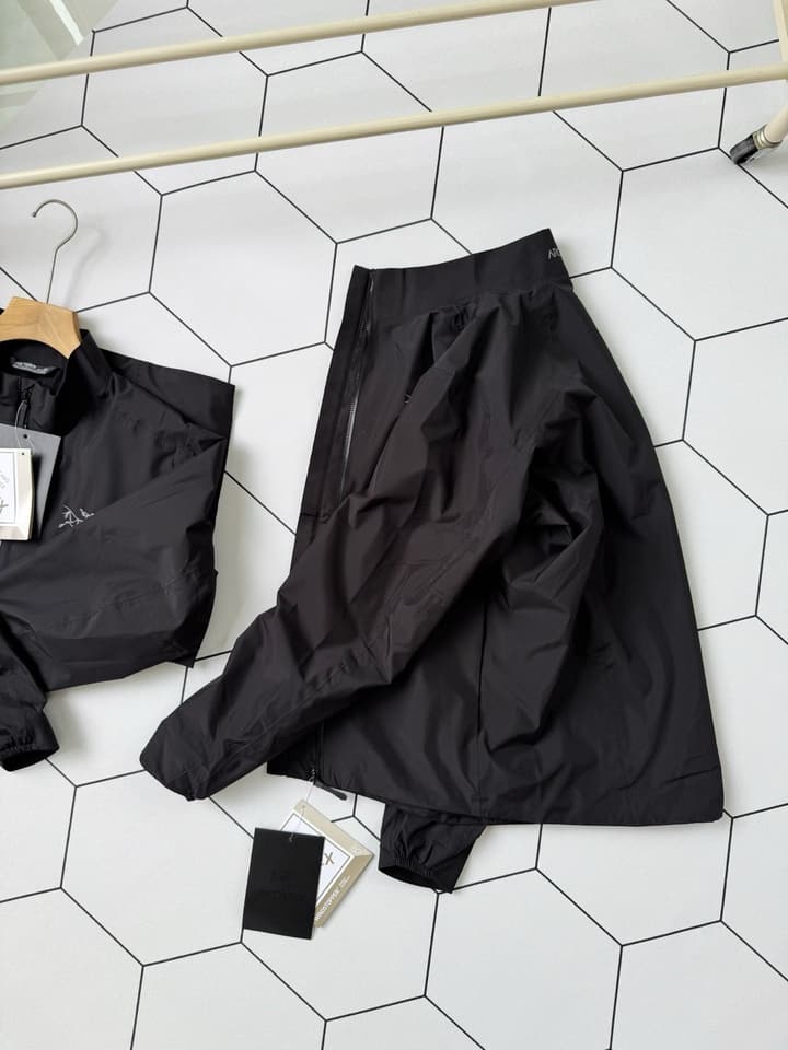 Arc'teryx Solano Windbreaker Jacket – 2025 Model in Black Solano Jacket
