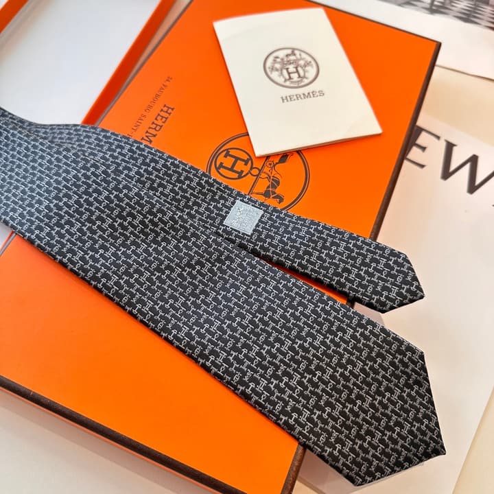 Hermès Men's H-Logo Silk Tie in Black