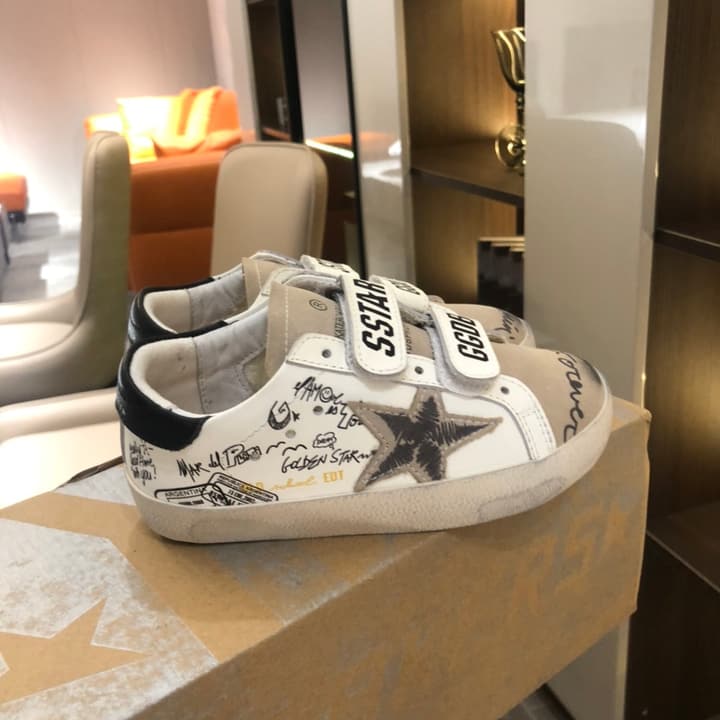 Golden Goose Kids Distressed Sneakers – Kids Collection in White With Black Heel And Grey Star