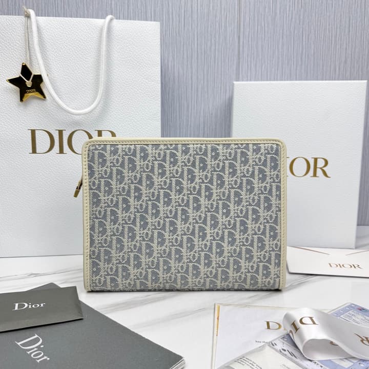 Dior 30 Montaigne Oblique Jacquard Clutch Bag in Beige Oblique