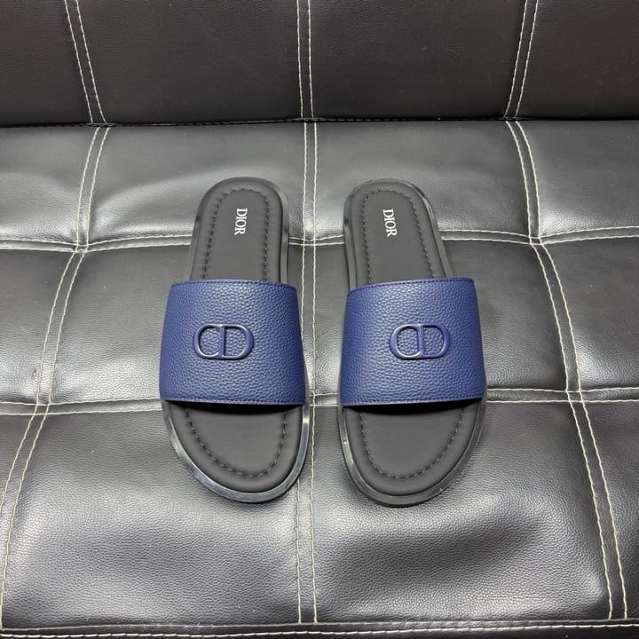 Dior Men's Pebbled Leather and Suede Slides – Spring/Summer Collection 2025 in Black Pebbled Leather Cross Strap