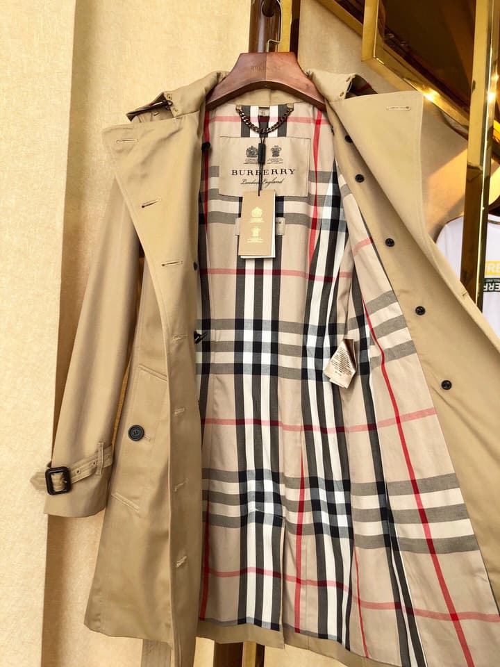 Burberry Sandringham Mid-Length Trench Coat