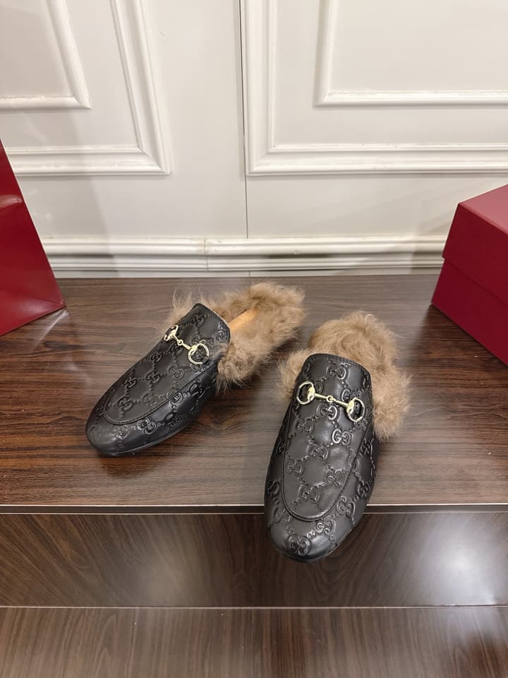 Gucci Tuscan Wool Loafers – Autumn/Winter Must-Have in Beige Gg Monogram With Tan Fur