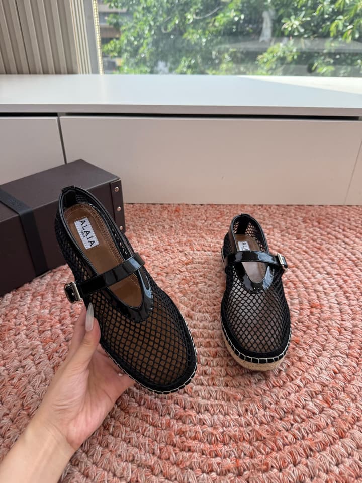 Alaïa Woven Fishnet Mules – 2026 Spring/Summer Collection in Beige