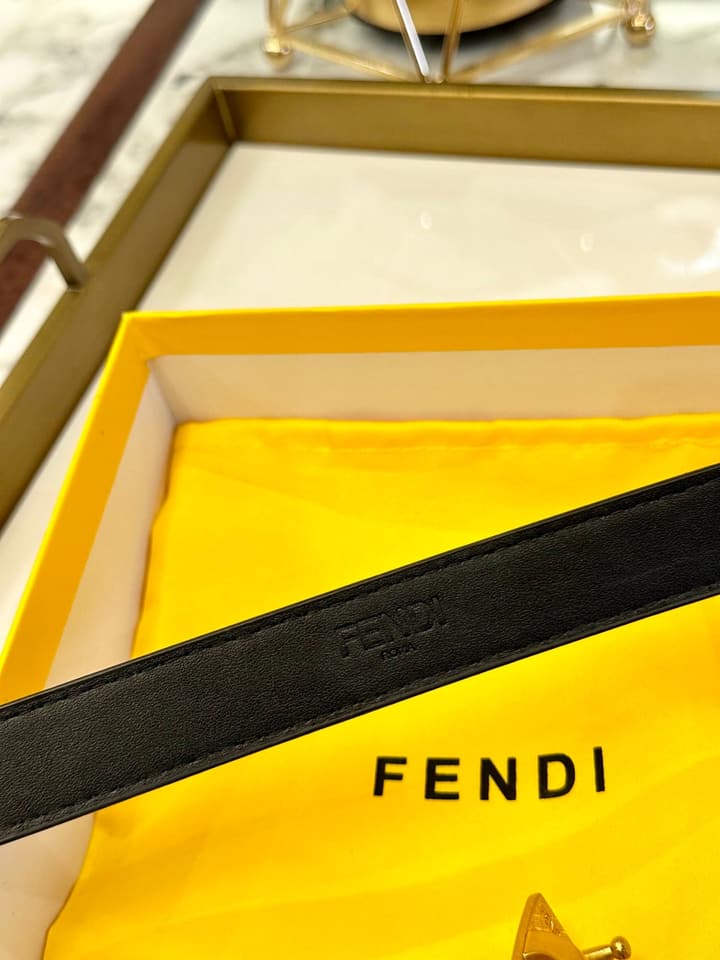 Fendi Classic Leather Belt – 2.5cm in Black Leather With Antique Gold Buckle